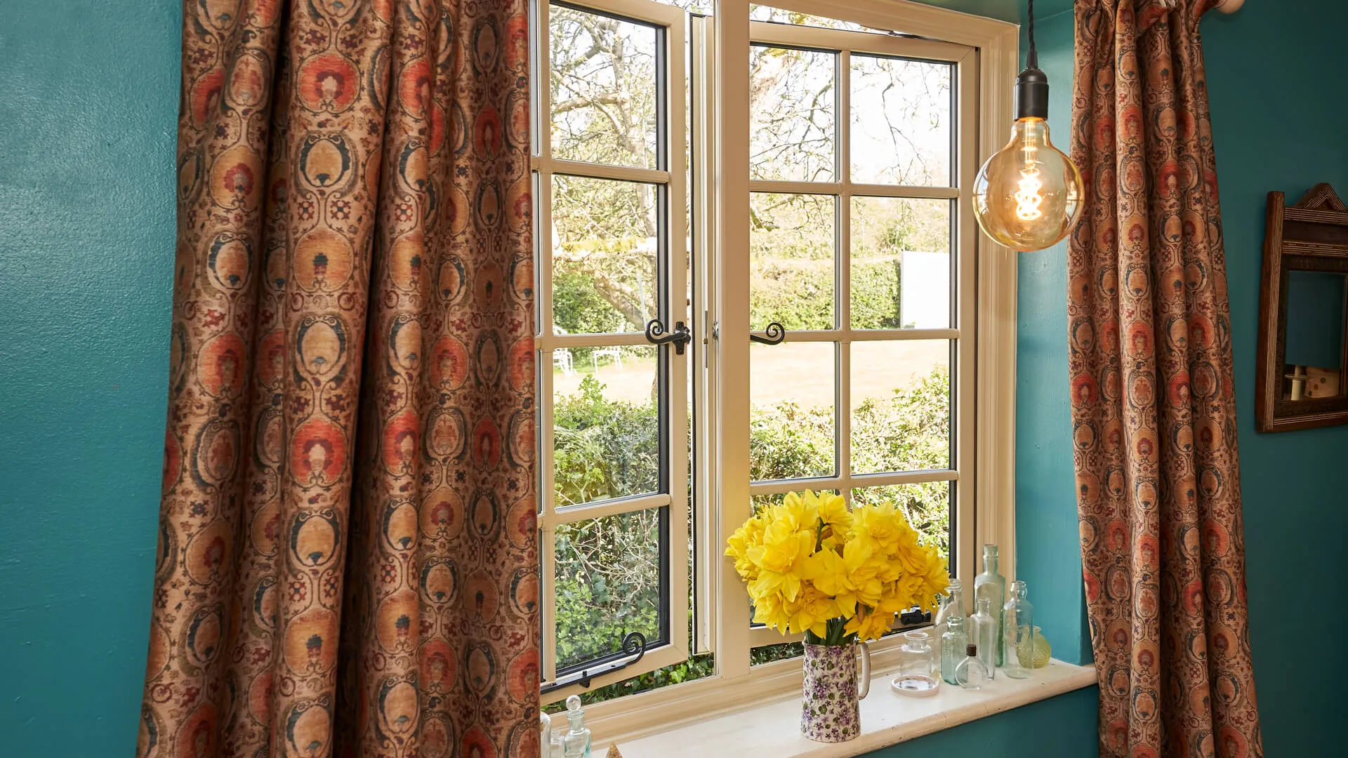 Eclipse Aluminium Cottage Window