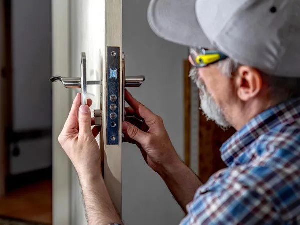 24 Locksmith Service